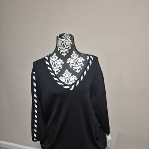 Chic Black and White V-Neck Blouse